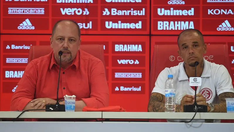 D'Alessandro e Barcellos no Internacional. Foto: Internacional