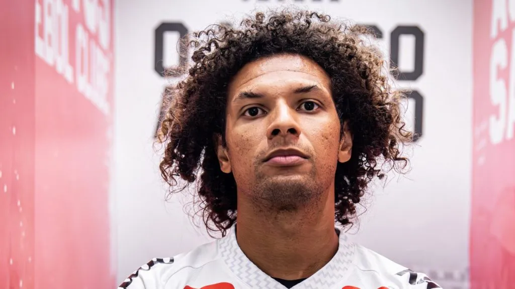 Foto: Raul Baretta/ Santos FC – Willian Arão durante coletiva de imprensa na Vila Belmiro.