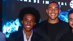 Willlian e Carlos Vinicius juntos no jantar de aniversário do Grêmio.