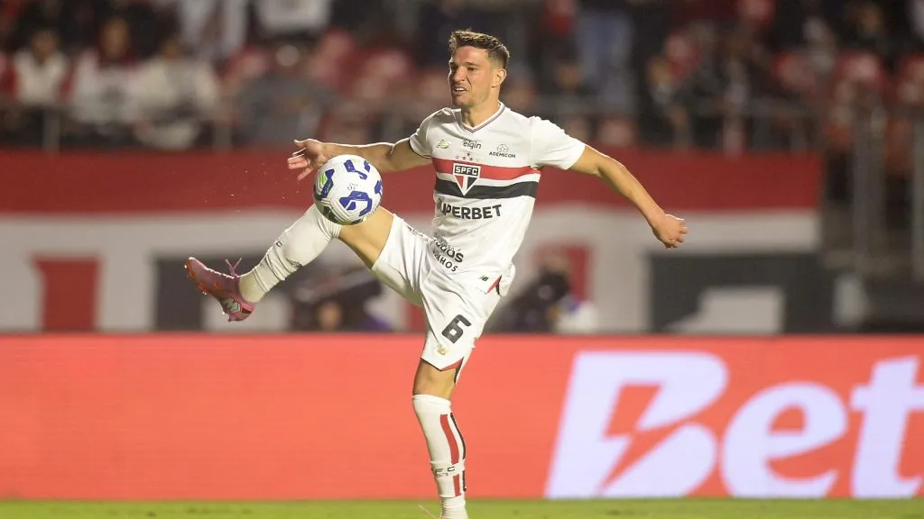 Cedric jogador do Sao Paulo durante partida contra o Botafogo no estadio Morumbi pelo campeonato Brasileiro A 2025. Foto: Alan Morici/AGIF