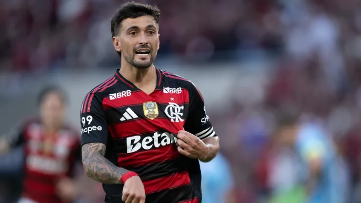 Arrascaeta comemorando gol na Série A de 2025. Foto: Jorge Rodrigues/AGIF