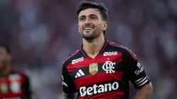 RJ - RIO DE JANEIRO - 31/08/2025 - BRASILEIRO A 2025, FLAMENGO X GREMIO - Arrascaeta jogador do Flamengo comemora seu gol durante partida contra o Gremio no estadio Maracana pelo campeonato Brasileiro A 2025. Foto: Jorge Rodrigues/AGIF