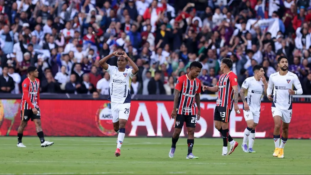 Bryan Ramírez comemorando gol. (Photo by Franklin Jacome/Getty Images)
