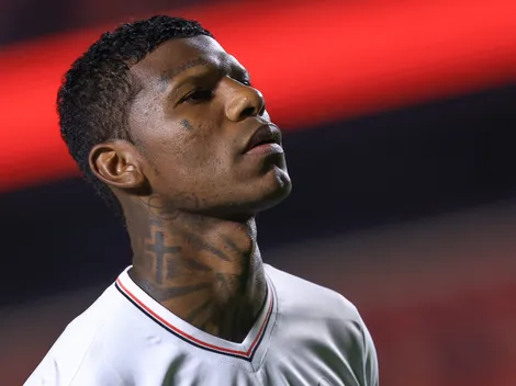 Arboleda leva cartão amarelo contra a LDU e irrita os torcedores