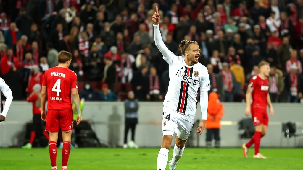 Santos busca ajuda para conseguir anunciar o reforço para temporada – Foto: Lars Baron/Getty Images