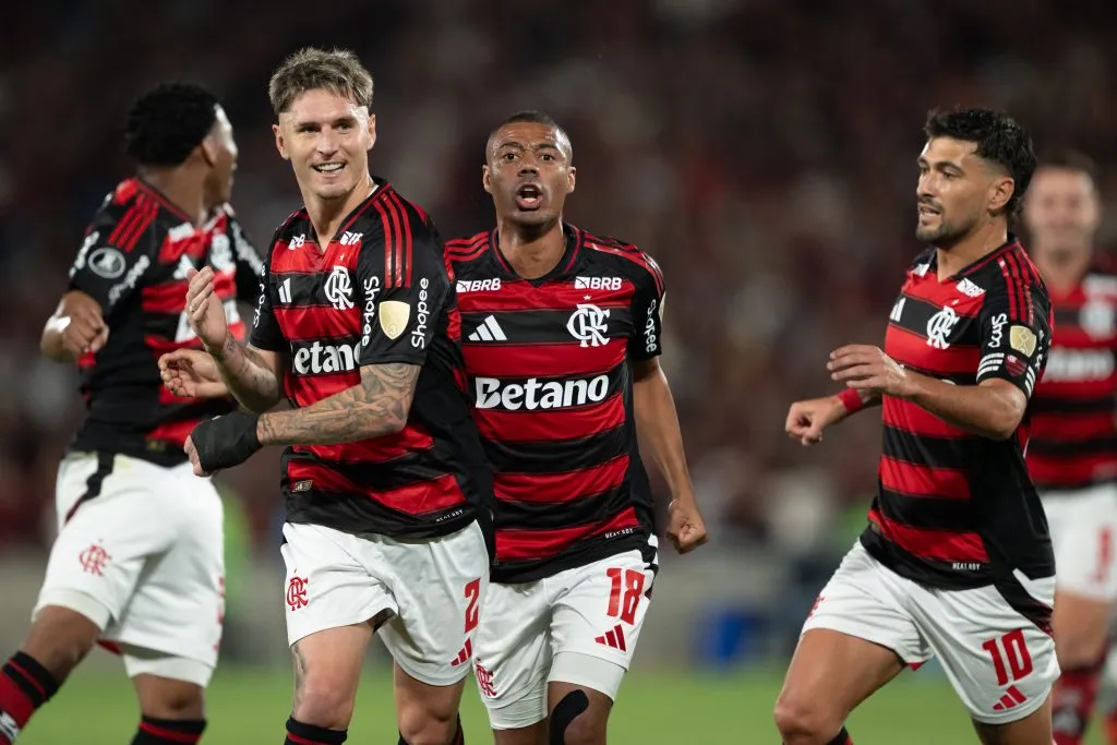 Jogadores do Flamengo comemorando a vitória contra o Estudiantes, pela Libertadores. Foto: Jorge Rodrigues/AGIF