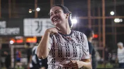 Juliana Palacios, da GREY, celebra o seu golaço. A camisa 21 apresentou muita habilidade em campo