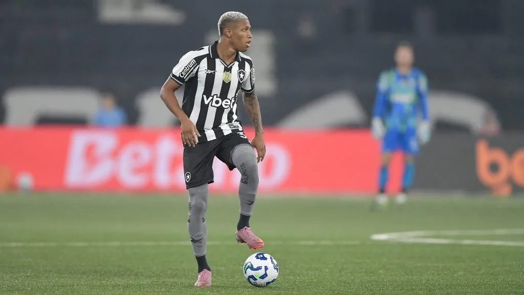 Danilo no Botafogo. Foto: Thiago Ribeiro/AGIF
