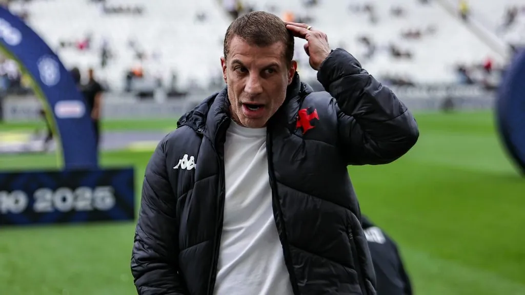 Pedrinho tem preocupação nos bastidores do clube por dívida – Foto: Fabio Giannelli/AGIF