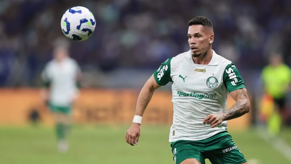 Paulinho no Palmeiras. Foto: Gilson Lobo/AGIF