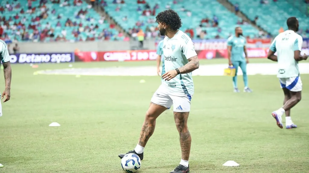 Gabigol jogador do Cruzeiro durante aquecimento antes da partida contra o Bahia no estadio Arena Fonte Nova pelo campeonato Brasileiro A 2025. Foto: Marcio Jose/AGIF