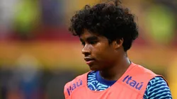 Endrick jogador do Brasil durante aquecimento antes partida contra o Peru no estadio Mane Garrincha pelo campeonato Eliminatorias Copa Do Mundo 2026. Foto: Mateus Bonomi/AGIF