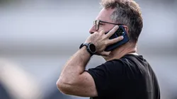 Diretor segue trabalhando duro - Foto: Raul Baretta/Santos FC.