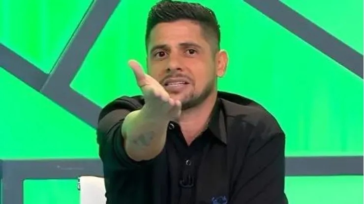 Cicinho detalhou situação complicada do São Paulo