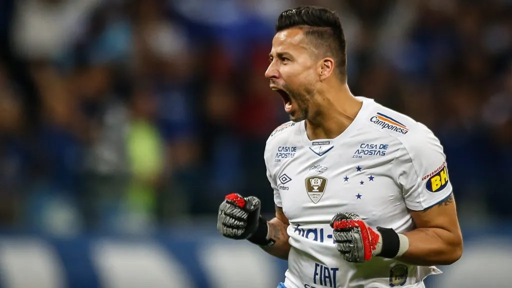 Fabio ex-jogador do Cruzeiro comemora gol durante partida contra o Atletico-MG no estadio Mineirão pela Copa do Brasil de 2019. Foto: Thomas Santos/AGIF