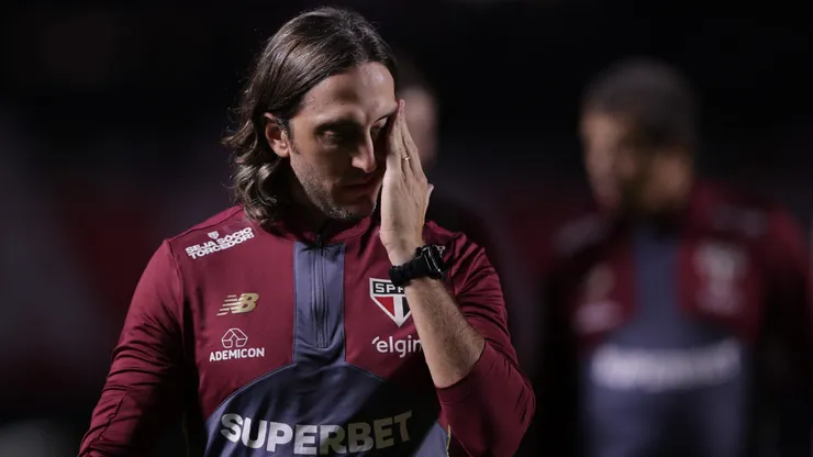 Luis Zubeldia tecnico do Sao Paulo durante partida contra o Talleres no estadio Morumbi pelo campeonato Copa Libertadores 2025. Foto: Ettore Chiereguini/AGIF
