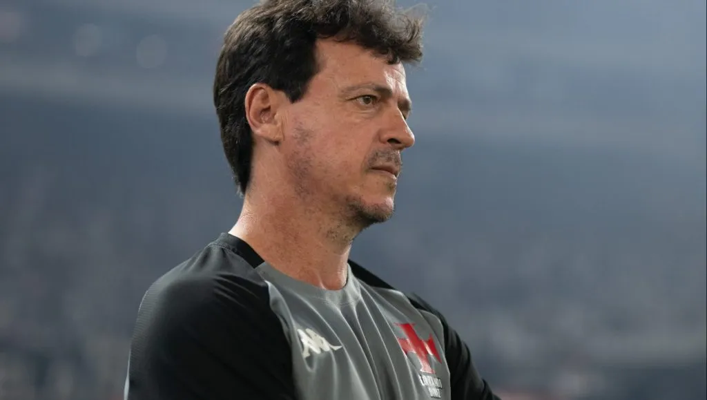 Fernando Diniz tecnico do Vasco durante partida contra o Botafogo no estadio Engenhao pelo campeonato Copa Do Brasil 2025. Foto: Jorge Rodrigues/AGIF
