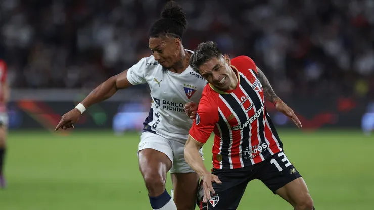 Enzo Díaz do São Paulo contra a LDU. (Photo by Franklin Jacome/Getty Images)