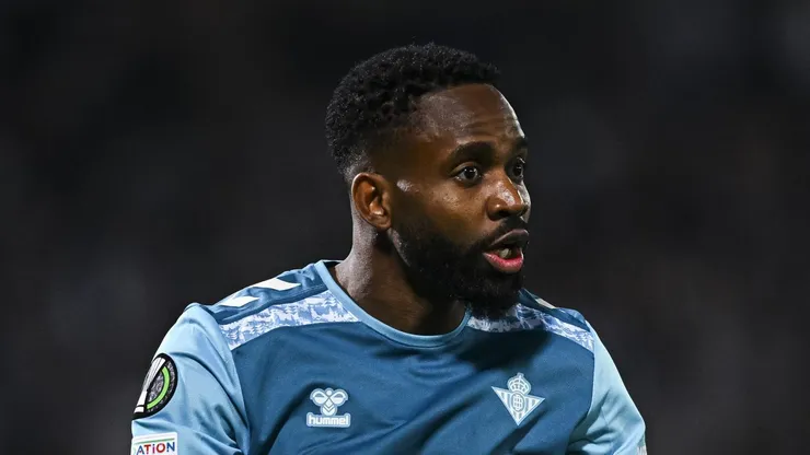 Bakambu em campo pelo Real Betis.