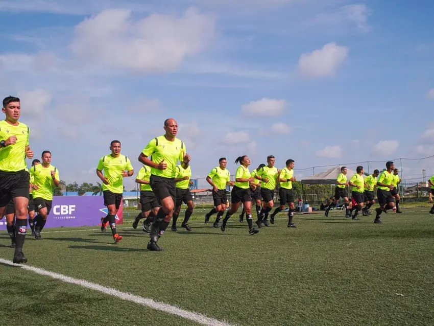 Árbitros em treinamento físico. Foto: Reinan Teixeira