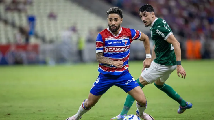 CE - FORTALEZA - 20/04/2025 - BRASILEIRO A 2025, FORTALEZA X PALMEIRAS - [Calebe] jogador do Fortaleza durante partida contra o Palmeiras no estadio Arena Castelao pelo campeonato Brasileiro A 2025. Foto: Baggio Rodrigues/AGIF