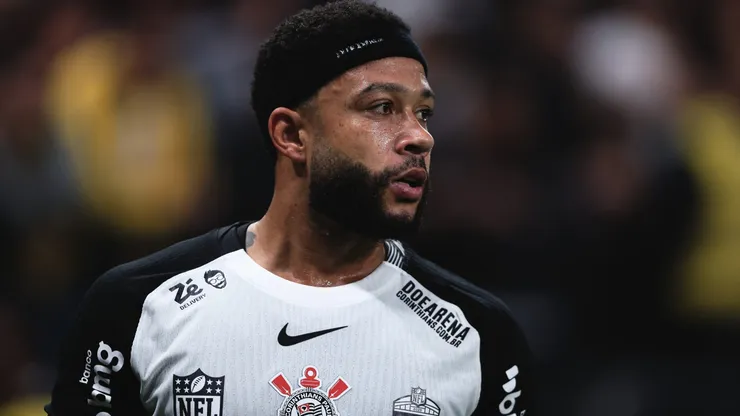 Memphis Depay, jogador do Corinthians, durante partida contra o Palmeiras no estadio Arena Corinthians pelo campeonato Brasileiro A 2025. Foto: Ettore Chiereguini/AGIF