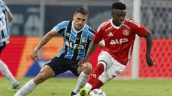 RS - PORTO ALEGRE - 08/03/2025 - GAUCHO 2025, GREMIO X INTERNACIONAL - Christian jogador do Gremio disputa lance com Carbonero jogador do Internacional durante partida no estadio Arena do Gremio pelo campeonato Gaucho 2025. Foto: Liamara Polli/AGIF