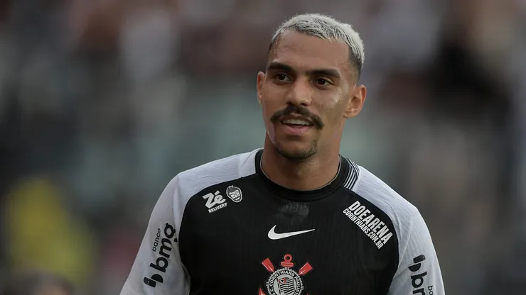 Matheuzinho se destaca com Dorival. Foto: Thiago Ribeiro/AGIF