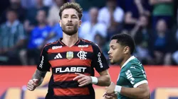 SP - SAO PAULO - 25/05/2025 - BRASILEIRO A 2025, PALMEIRAS X FLAMENGO - Vitor Roque jogador do Palmeiras disputa lance com jogador do Flamengo durante partida no estadio Arena Allianz Parque pelo campeonato Brasileiro A 2025. Foto: Marcello Zambrana/AGIF