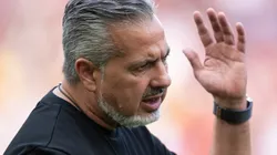 José Boto diretor de futebol do Flamengo durante partida contra o Gremio no estadio Maracana pelo campeonato Brasileiro A 2025. Foto: Jorge Rodrigues/AGIF