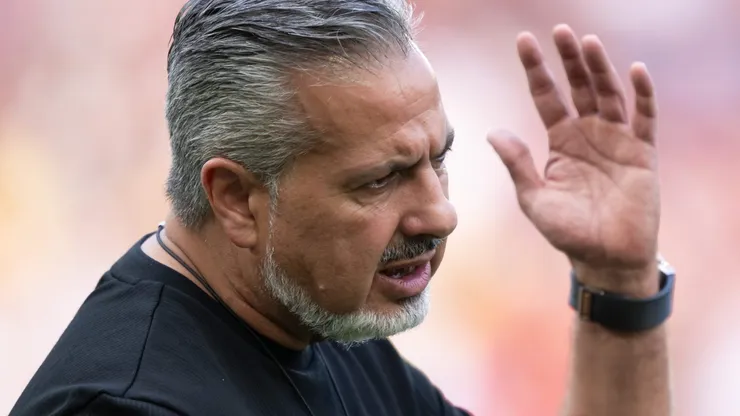 José Boto diretor de futebol do Flamengo durante partida contra o Gremio no estadio Maracana pelo campeonato Brasileiro A 2025. Foto: Jorge Rodrigues/AGIF