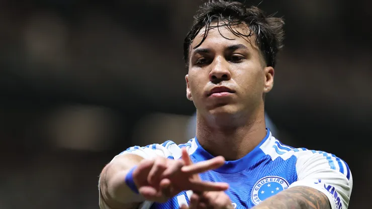 Kaio Jorge jogador do Cruzeiro comemora seu gol durante partida contra o Atletico-MG no estadio Arena MRV pelo campeonato Copa Do Brasil 2025. Foto: Gilson Lobo/AGIF