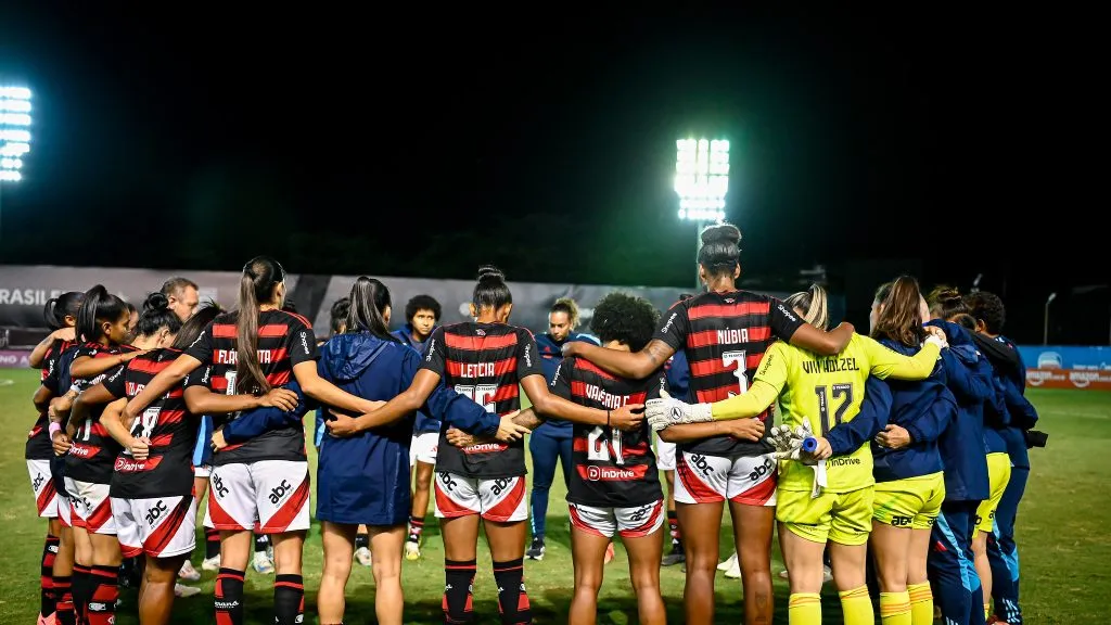 Time feminino do Flamengo em campo