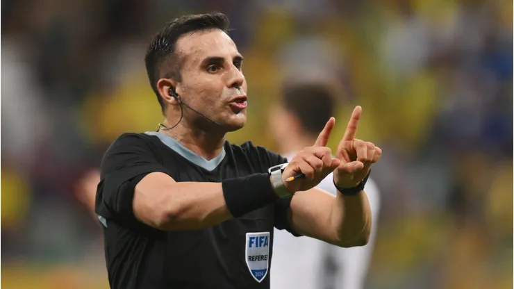 Árbitro Piero Maza. (Photo by Pedro Vilela/Getty Images)