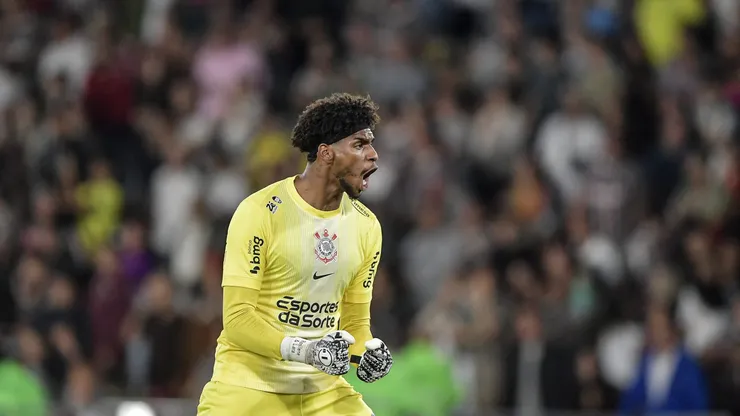 Hugo Souza, goleiro do Corinthians. Foto: Thiago Ribeiro/AGIF.