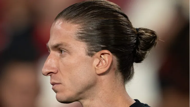 Filipe Luís durante partida entre Flamengo e Estudiantes, no Maracanã, pelo Libertadores.