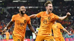 Memphis Depay e De Jong em partida pela seleção da Holanda. (Photo by Stuart Franklin/Getty Images)