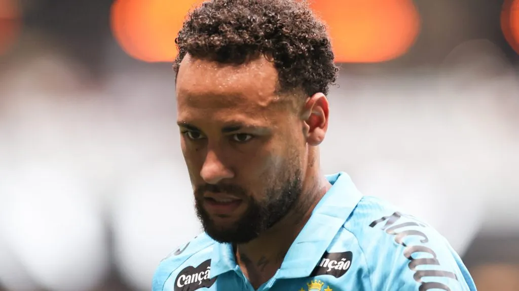 Neymar durante partida. Foto: Gilson Lobo/AGIF