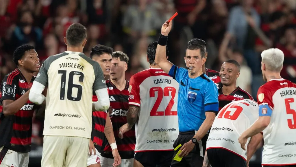 Momento da expulsão de Plata