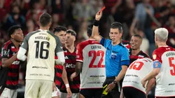 Momento da expulsão de Plata. Foto: Jorge Rodrigues/AGIF