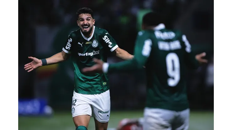 Flaco Lopez acerta salários, e ficará até 2029 no Palmeiras