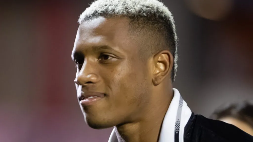 Danilo durante partida. Foto: Joisel Amaral/AGIF