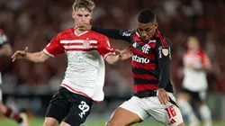 Samuel Lino em ação no polêmico jogo diante do Estudiantes no Maracanã Foto: Jorge Rodrigues/AGIF