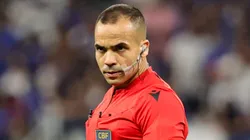 Árbitro Alex Gomes Stefano durante partida entre Cruzeiro e Corinthians no estadio Mineirao pelo campeonato Brasileiro A 2024. Foto: Gilson Lobo/AGIF