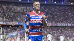 Breno Lopes jogador do Fortaleza comemora seu gol durante partida contra o Colo-Colo no estadio Arena Castelao pelo campeonato Copa Libertadores 2025. Foto: Lucas Emanuel/AGIF