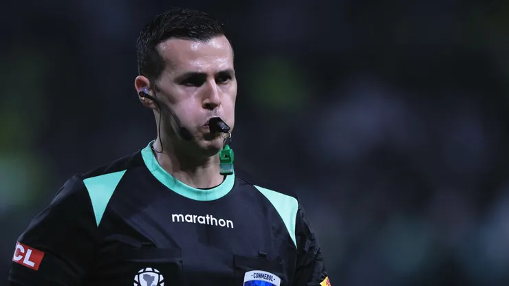SP - SAO PAULO - 05/10/2023 - LIBERTADORES 2023, PALMEIRAS X BOCA JUNIORS - O arbitro Andres Matonte durante partida entre Palmeiras e Boca Juniors no estadio Arena Allianz Parque pelo campeonato Libertadores 2023. Foto: Ettore Chiereguini/AGIF