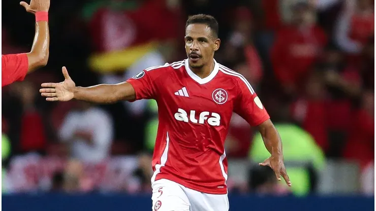 Fernando, volante do Inter em partida pelo campeonato brasileiro