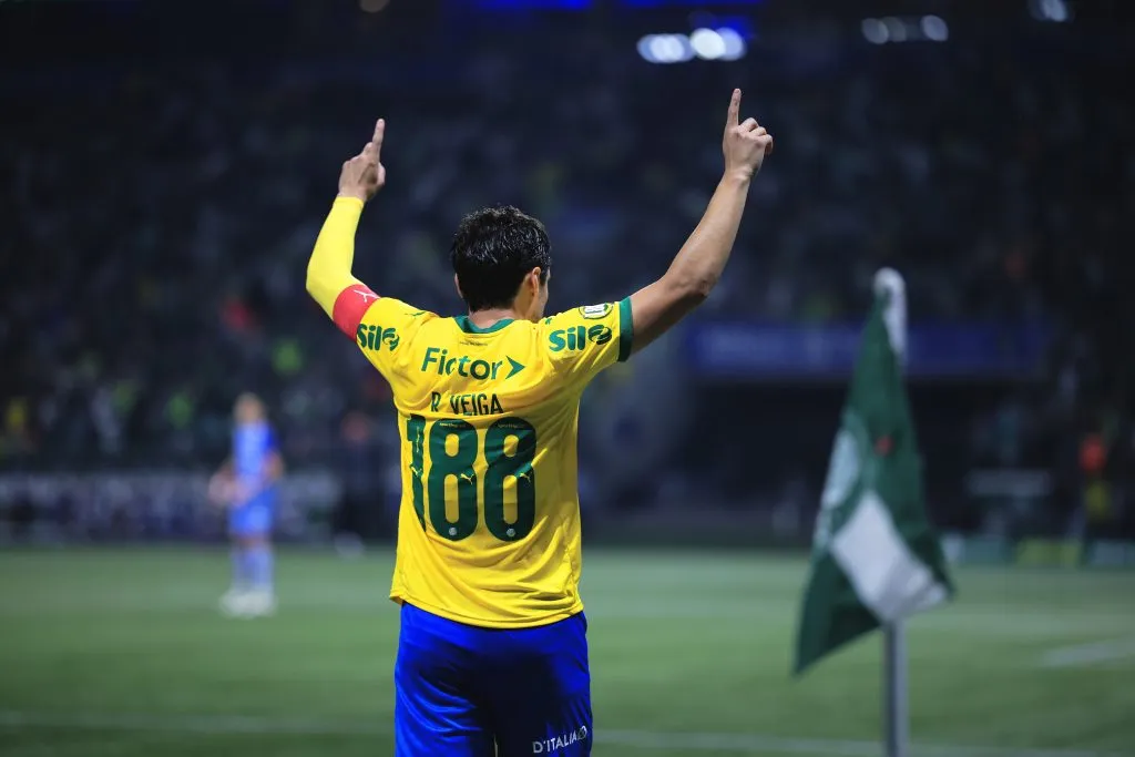 SP – SAO PAULO – 20/09/2025 – BRASILEIRO A 2025, PALMEIRAS X FORTALEZA – Raphael Veiga jogador do Palmeiras comemora seu gol durante partida contra o Fortaleza no estadio Arena Allianz Parque pelo campeonato Brasileiro A 2025. Foto: Ettore Chiereguini/AGIF