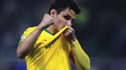 SP - SAO PAULO - 20/09/2025 - BRASILEIRO A 2025, PALMEIRAS X FORTALEZA - Raphael Veiga jogador do Palmeiras comemora seu gol durante partida contra o Fortaleza no estadio Arena Allianz Parque pelo campeonato Brasileiro A 2025. Foto: Ettore Chiereguini/AGIF