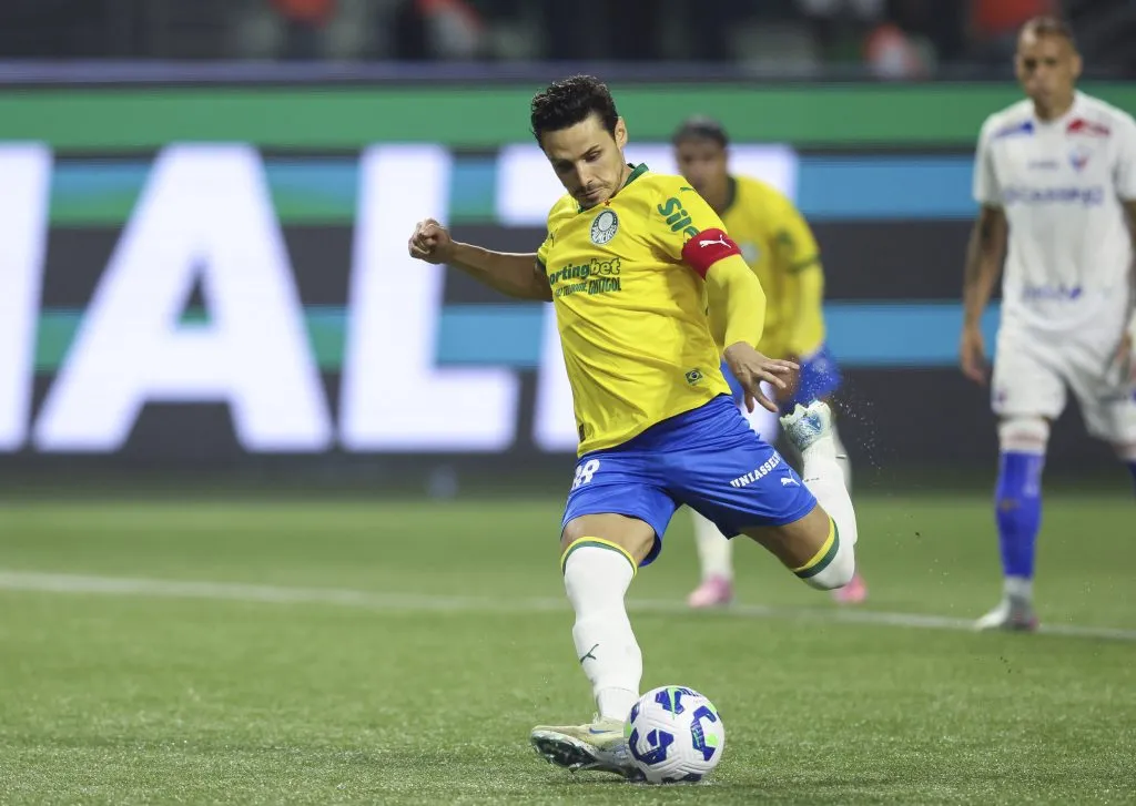 Raphael Veiga durante Palmeiras x Fortaleza – (Photo by Alexandre Schneider/Getty Images)